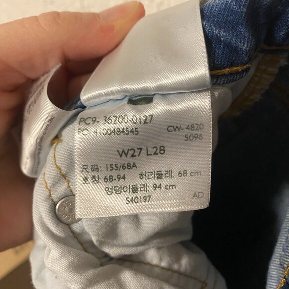 Women Levis Premium 501 Cropped Straight Button Fly Jeans Raw Hem Blue 27x28 - Picture 8 of 9